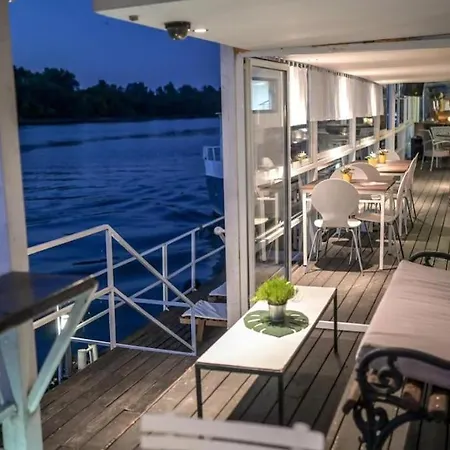 Dorcol Harbor Apartment